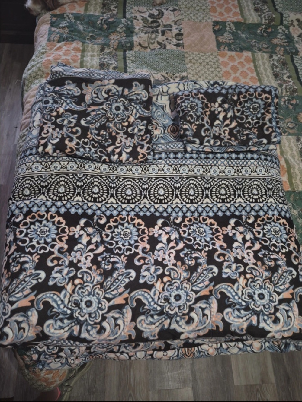 King Size Quilt Set With Shams. Mainstay Very Pretty